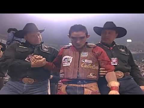 Chief steps on Renato Nunes - 05 PBR Finals