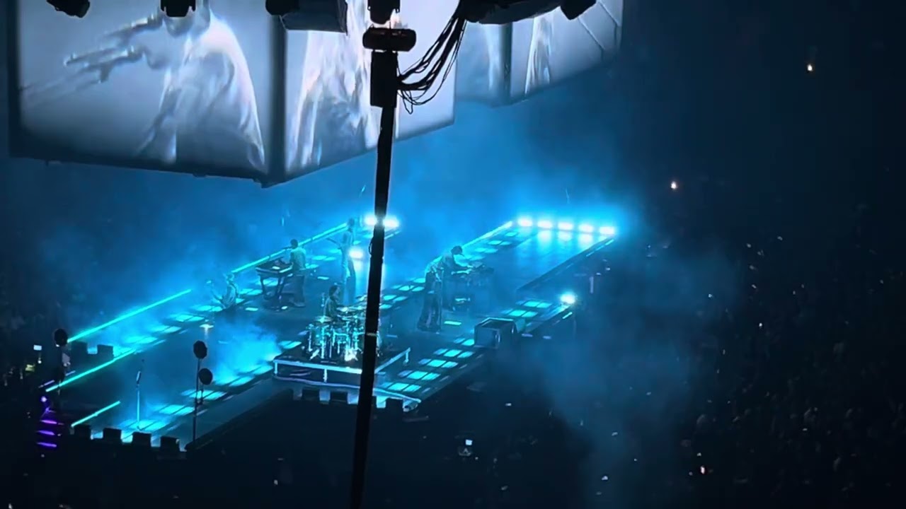 LINKIN PARK // Breaking The Habit // Kia Forum 2024 - YouTube
