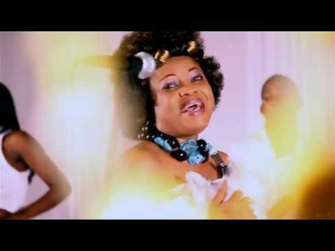 Nicole AMOGHO Elle et moi. GABON . AFRIQUE ARTISTE!