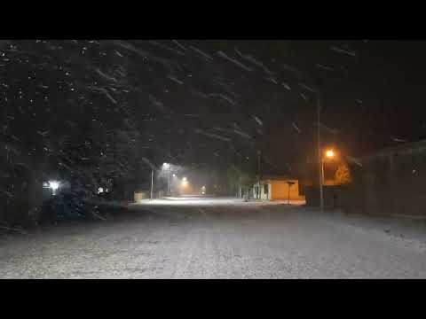 Maquinchao, Río Negro nevando copiosamente 26/4/26 #nevadas #nieve 