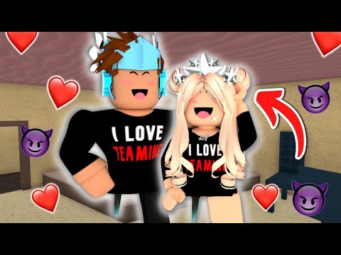 I Became A TEAMER With My BOYFRIEND In MM2...