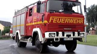 preview picture of video '12 x Feuerwehr (1 mit wail!)+ FuStW Polizei        german fire engines and police'