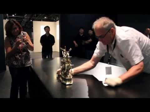 Recipiente mecânico para beber do século 17 em ação