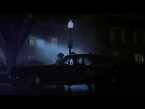 O Exorcista - A chegada do Padre Merrin.