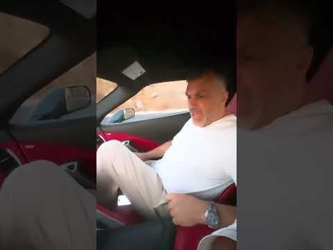 مشهد طريف بين فارس كرم وهادي شرارة داخل سيارته