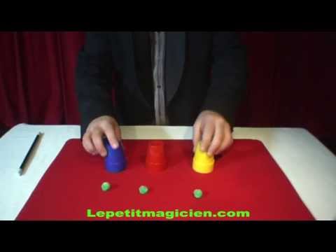 Voir la vidéo de Cups And Balls