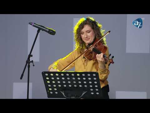 SUNT LANGA TINE - Sara Stroici (Live)