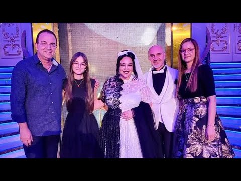 Gazetarja e njohur i jep fund beqarisë, nga të ftuarit VIP te fustani unik, dalin pamjet nga dasma