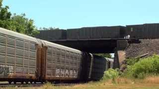 preview picture of video 'UP 8501 west meets BNSF 6173 east Galesburg, IL 6-12-12'