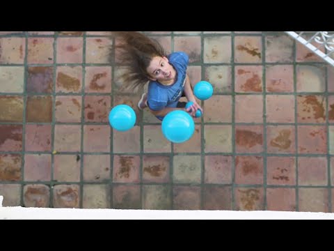 Woman Juggles 5 Balls at Once || ViralHog