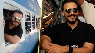 Vivek Oberoi Snapped Travelling In A Local Train