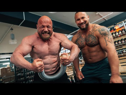 The world's heaviest power twister! Leonidas laughs at me...