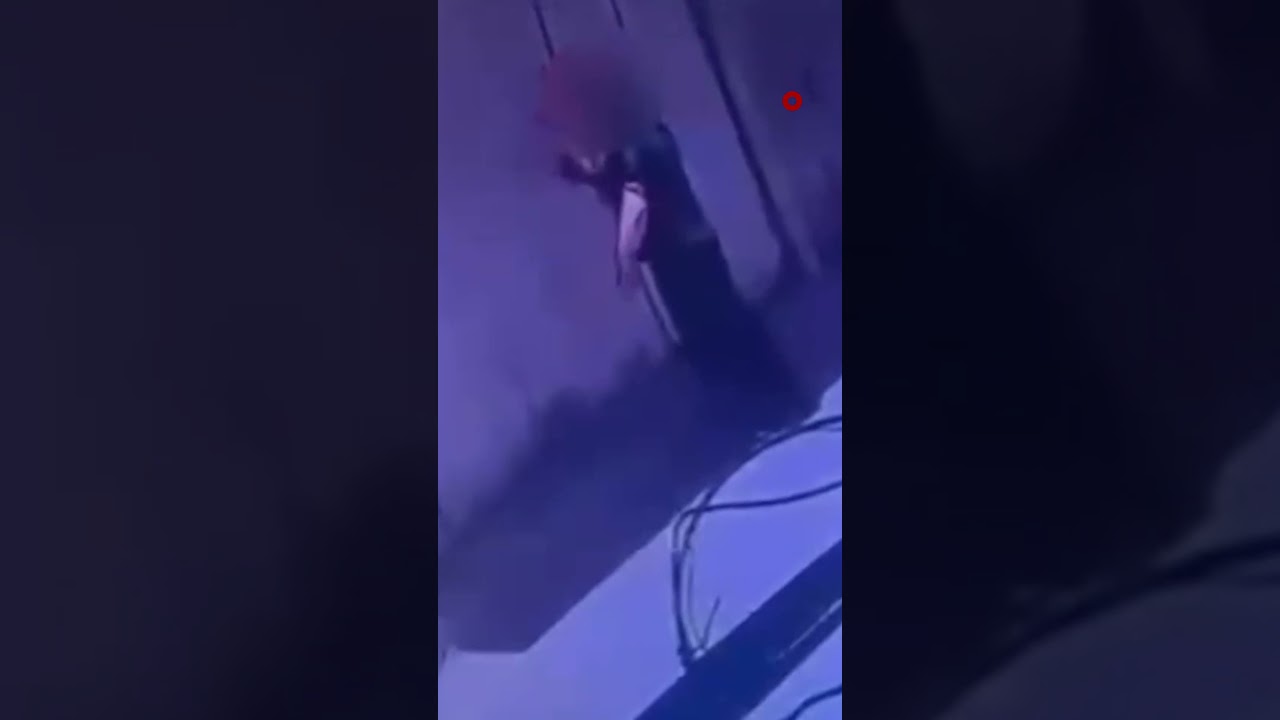 فيديو | القبض على متهم في بغداد بعد تهديده أحد مراكز توزيع الحصة التموينية بسبب خلاف مالي