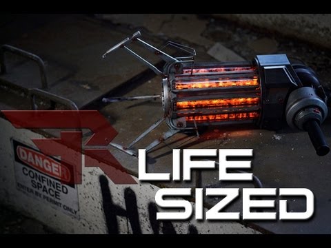 Half Life 2 Life Sized Gravity Gun Unboxed