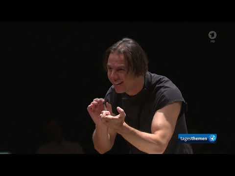 Teodor Currentzis und das SWR Symphonieorchester | ARD Tagesthemen (19.09.2018)