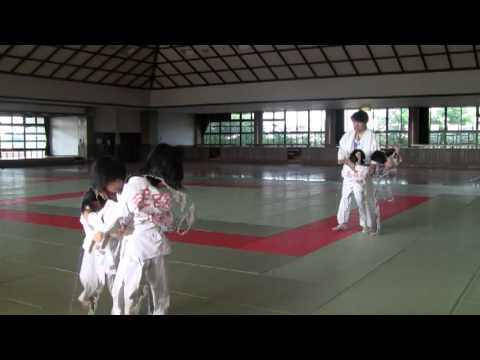 大外刈りの崩し左右に振る