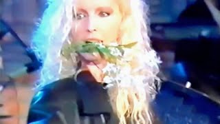 Kadr z teledysku Fandango tekst piosenki Patty Pravo