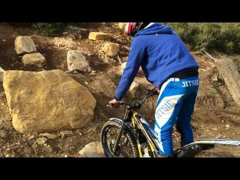 Tuto moto trial - jump arreté depart roue arriere