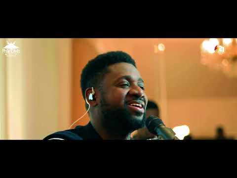 Dr Athom's MBUMA : des instants profonds d'adoration qui vous emmènent en intimité avec Dieu.