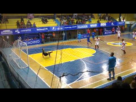 MATHEUS DUARTE MARCANDO DE TIRO LIVRE PARA A EQUIPE DO GRÊMIO SANTANENSE SUB 18