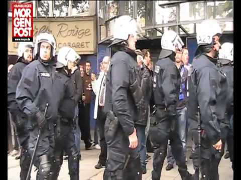 Polizeieinsatz vor dem Derby FC St. Pauli - HSV.