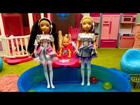 Casa delle Barbie - Me contro Te Toys - SOFIA BARBIE VIDEO PRESENTAZIONE!