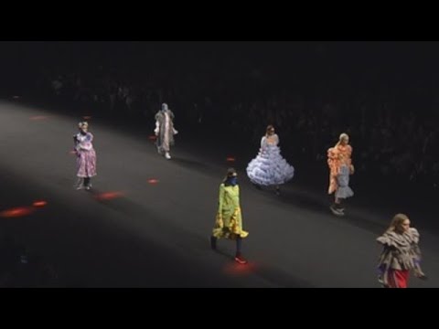 Desfile de Anel Yaos en la Samsung Ego