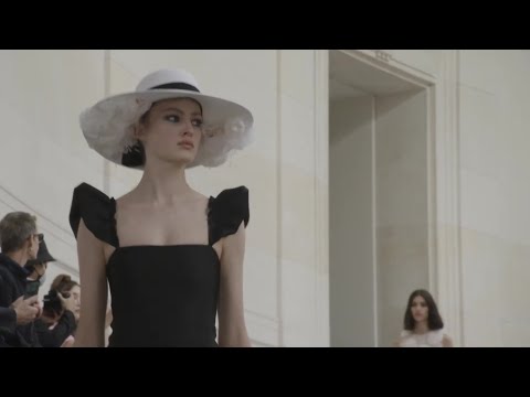 Chanel Haute Couture 2022 (FW22) Paris Fashion Week 🥻