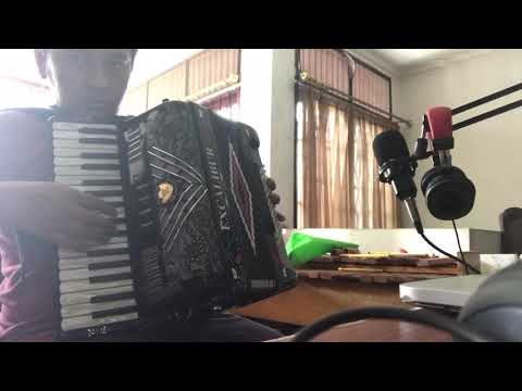 Accordion Excalibur Crown