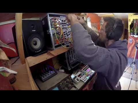 Logic L.F.O aLive Act - L.G.C 429 Extract - Eurorack Modular - Electric Techno Improvisation