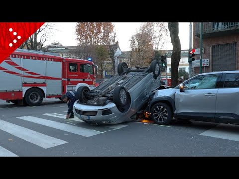 Incidente tra due auto e un mezzo dei vigili del fuoco, tre persone ferite a Sesto San Giovanni