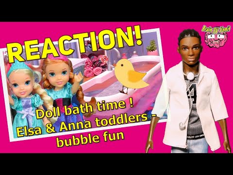 COME PLAY WITH ME (REACTION) Doll bath time ! Elsa & Anna toddlers - bubble fun
