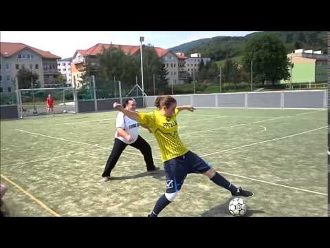 Zotri make-up, zober loptu: Frajer na zaver