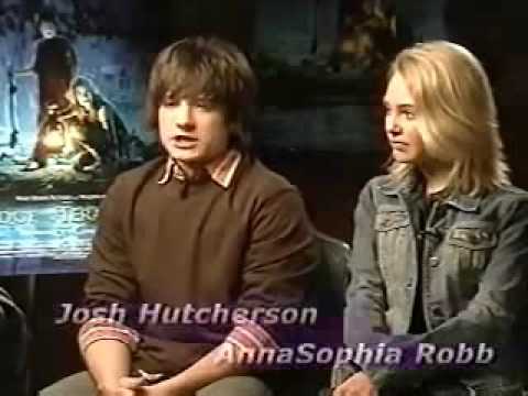 Interviews Bridge to Terabithia - AnnaSophia Robb & Josh Hutcherson 6th