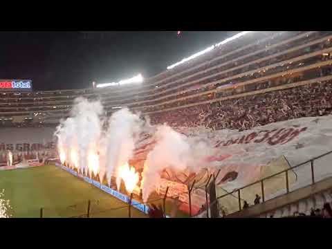 "UNIVERSITARIO TRICAMPEON - ULTIMO PARTIDO DEL AÑO EN EL MONUMENTAL" Barra: Trinchera Norte &bull; Club: Universitario de Deportes