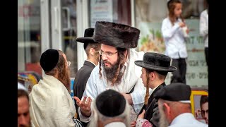 האם זה בסדר לפטפט הרבה בשבת▪️הרב נחמנסון▪️(ה' כסליו תשפ"ו. בית כנסת חב"ד כפר סבא) (הרב יהודה לייב נחמנסון) - התמונה מוצגת ישירות מתוך אתר האינטרנט יוטיוב. זכויות היוצרים בתמונה שייכות ליוצרה. קישור קרדיט למקור התוכן נמצא בתוך דף הסרטון