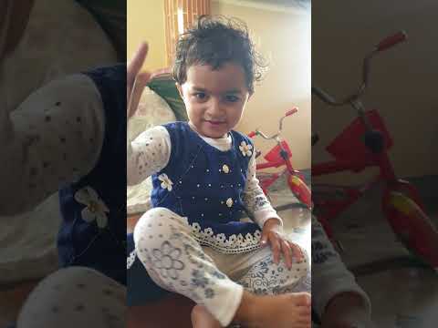 Khadija eating strawberry #shorts #viral #food #fruits