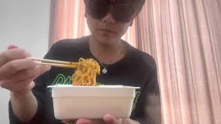 ペヤング焼きそば獄激辛坦々を涼しい顔して食べてみた