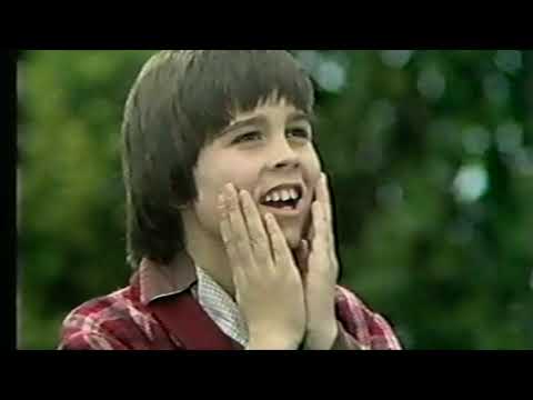 John Bowles & Suzanne Steele sing Christopher Robin Is Saying His Prayers