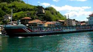 preview picture of video 'Salida de un barco del Puerto de Pasaia'