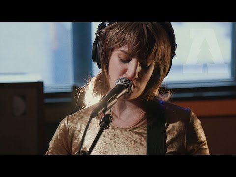 Deap Vally - Royal Jelly | Audiotree Live