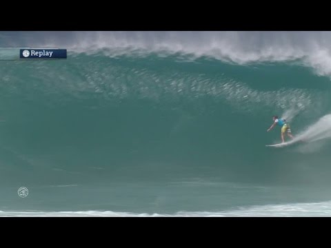 Julian Wilson Tackles Wild Backdoor at 2015 Pipe Masters