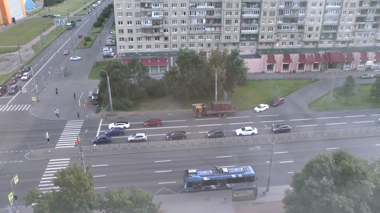 Правый поворот в котором есть специальные подставы, еще с 90 -х, это продолжае?