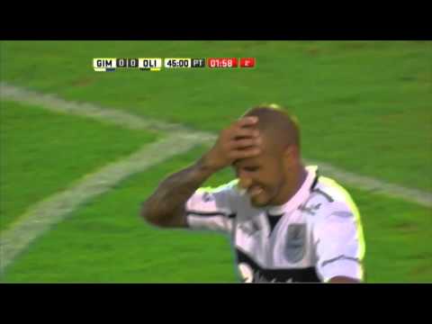 Brum intentó desde afuera. Gimnasia 0 - Olimpo 0. Fecha 4. Primera División 2016.