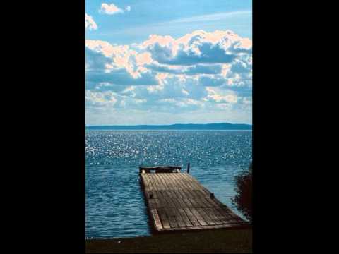 Club Des Belugas Feat. Anna Luca - Floating On Air