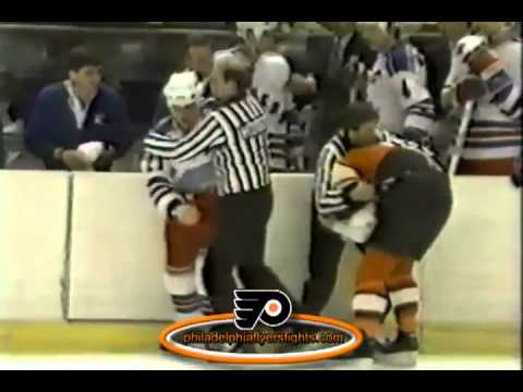 Apr 12, 1986 Rick Tocchet vs George McPhee Philadelphia Flyers vs New York Rangers 2