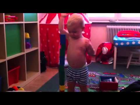 Bygga torn med klossar!