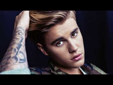 Justin Bieber and Hailey Bieber enjoying a sunset together