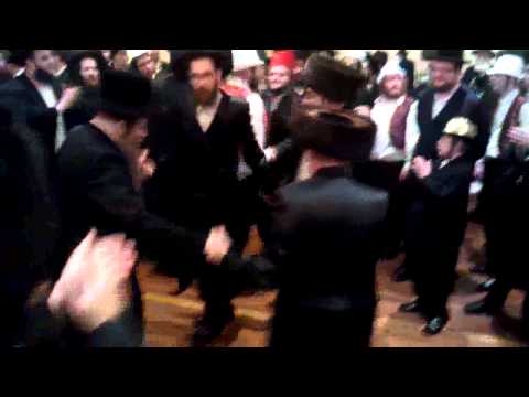 Kosover Rebbe dances with the chosson