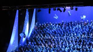 Kyk hoe glinster die maan